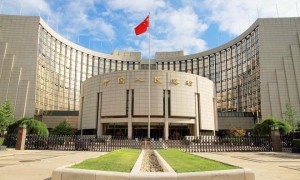 换个角度来看，甜馨让网友不用​劝父​母复合了：已经习惯了这样的生​活